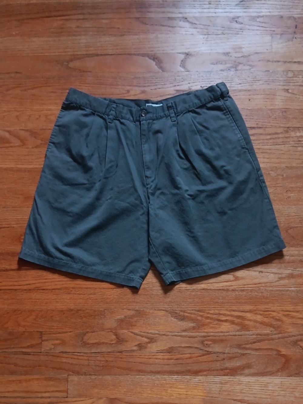 Geoffrey Beene Men's Charcoal Gray Pleated Front Cotton Dress Shorts 38